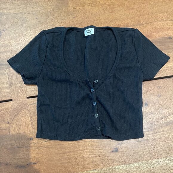 ✨ Black Buttoned Crop Top | Sunday Best - Picture 2 of 4
